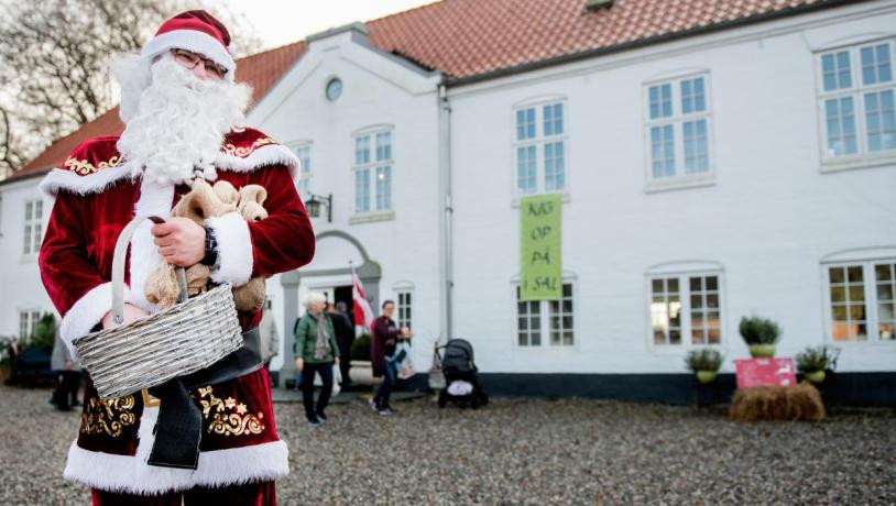 Julemanden besøger Haughus Gods til julemarked