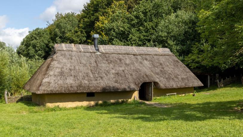 Hus i Vingsted Jernalder en sommerdag