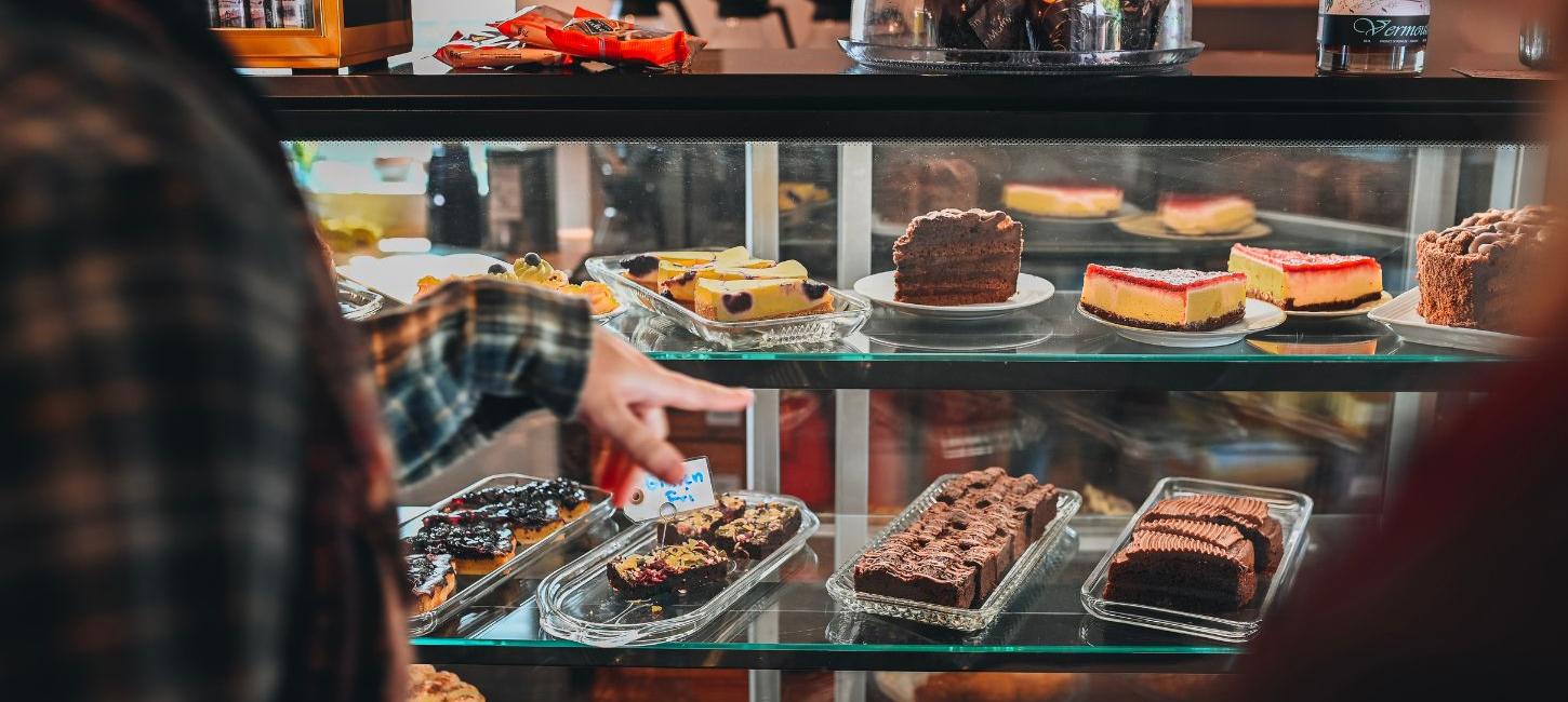 Kagebord i Kaffehuset ved Bindeballe Købmandsgård